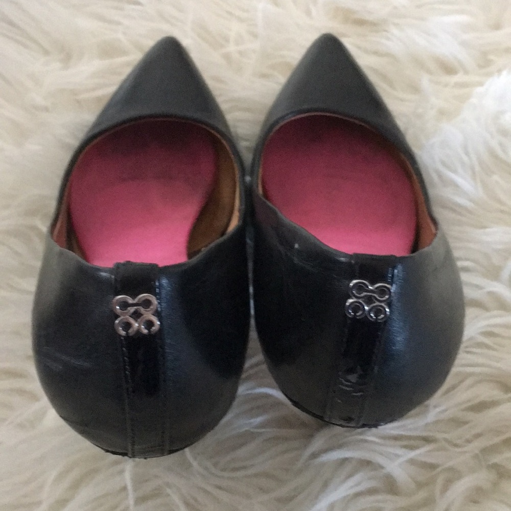 Coach Black Pumps Size 6 Used - Picture 4 of 4